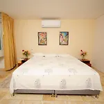 Condominio Con Salida Directa Al Mar